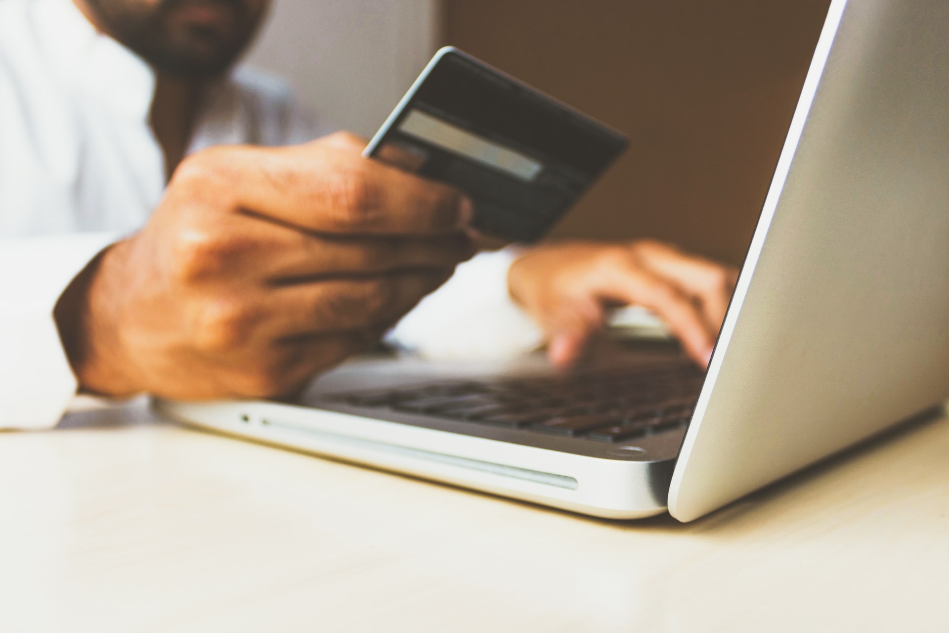 How to Apply For 4 Simple and Easily Approved Credit Cards in the UK