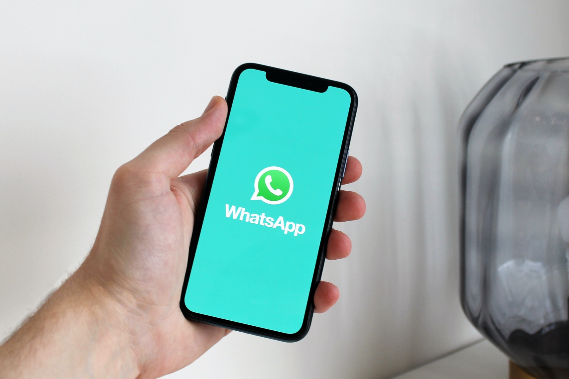 WhatsApp Beta for iOS: New Update Allows User to Pause Audio Recordings Before Sending