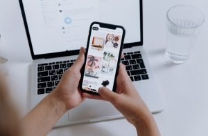 Learn How to Use the Photo Grid App
